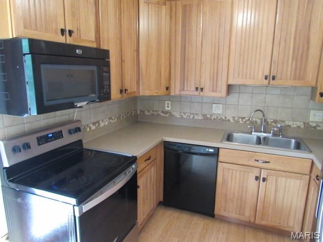 5237 Englewood Drive, Godfrey, IL 62035