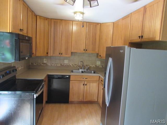 5237 Englewood Drive, Godfrey, IL 62035