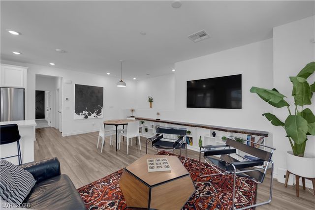 25 Barbara Lane 71, Las Vegas, NV 89183