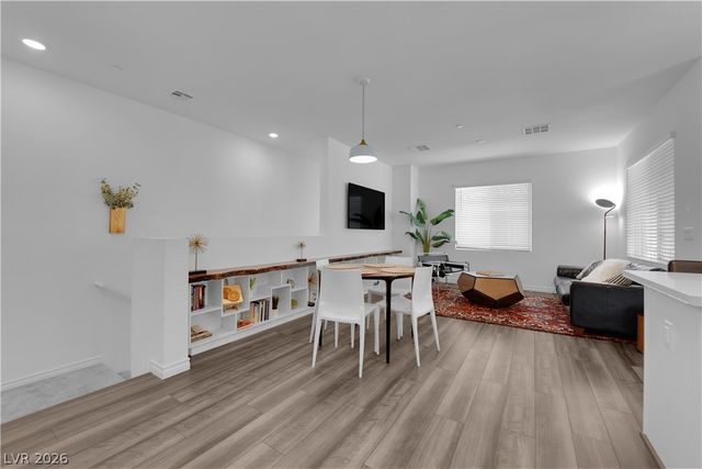 25 Barbara Lane 71, Las Vegas, NV 89183