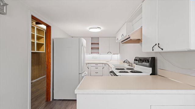 494 S 38th Ave, West Richland, WA 99353