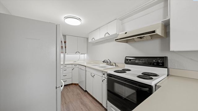 494 S 38th Ave, West Richland, WA 99353