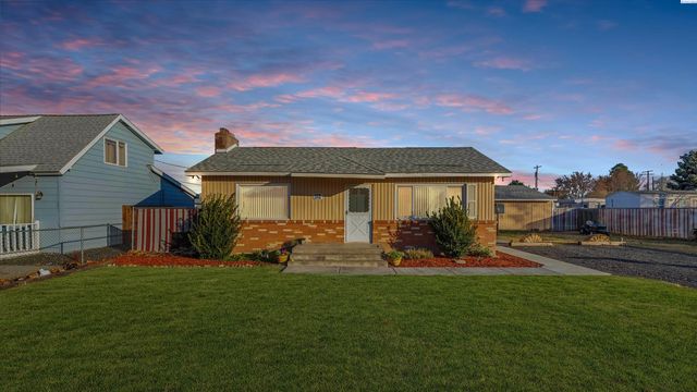494 S 38th Ave, West Richland, WA 99353