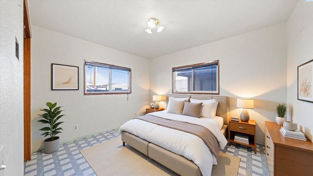 494 S 38th Ave, West Richland, WA 99353