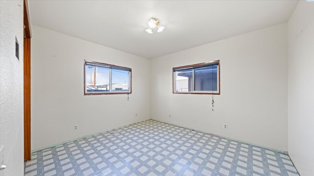 494 S 38th Ave, West Richland, WA 99353