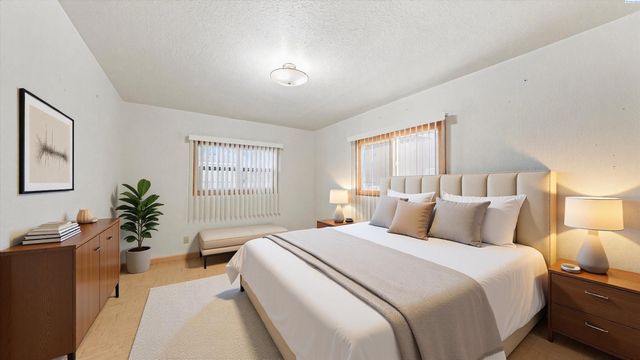 494 S 38th Ave, West Richland, WA 99353