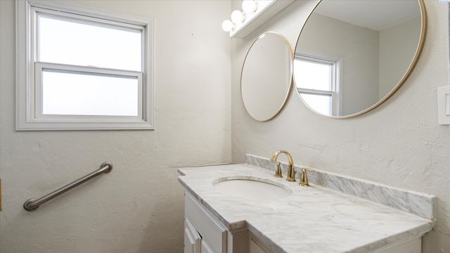 494 S 38th Ave, West Richland, WA 99353