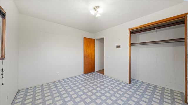 494 S 38th Ave, West Richland, WA 99353