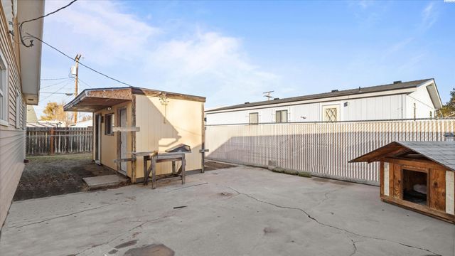 494 S 38th Ave, West Richland, WA 99353