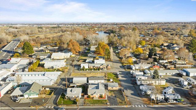 494 S 38th Ave, West Richland, WA 99353