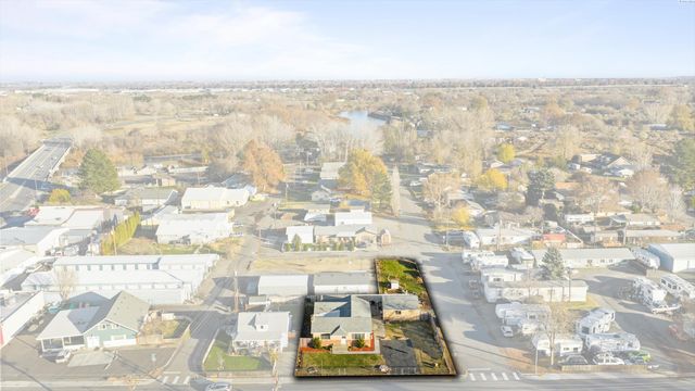 494 S 38th Ave, West Richland, WA 99353