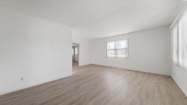 494 S 38th Ave, West Richland, WA 99353