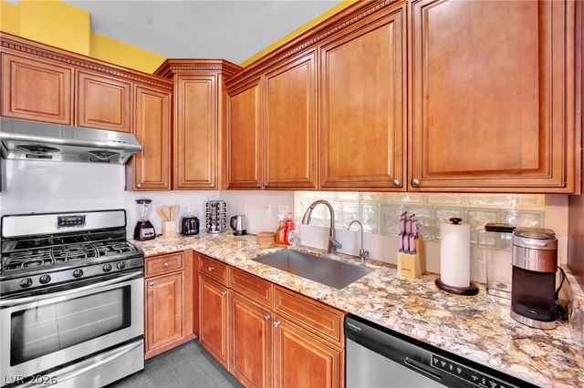 9677 Casper Peak Court, Las Vegas, NV 89117