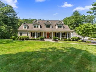 35 Oxbow Dr, Wrentham, MA 02093