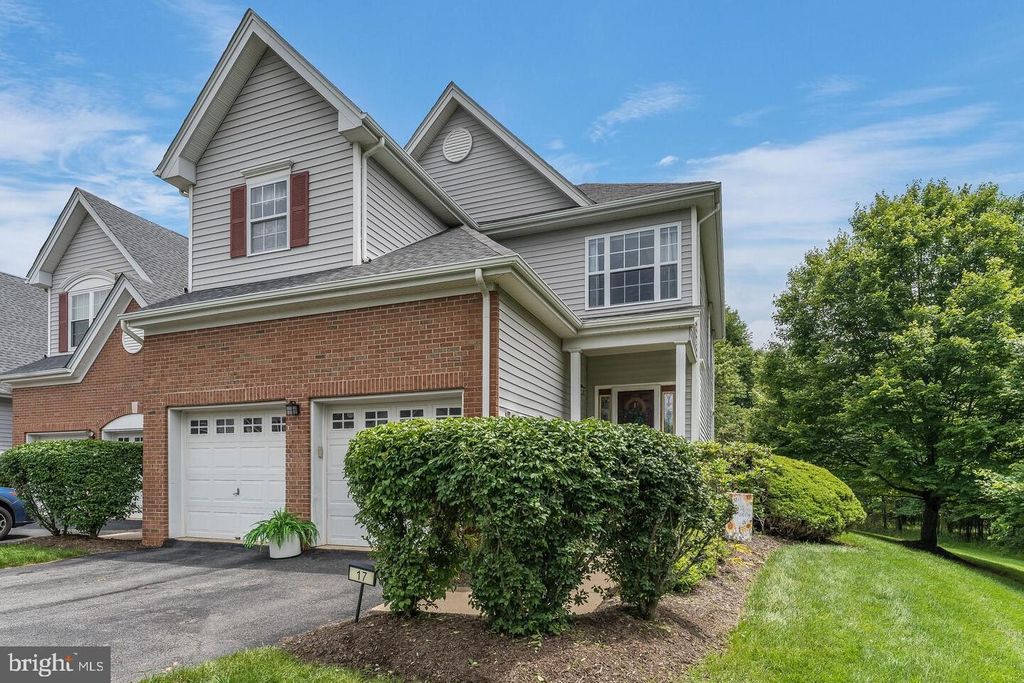 17 PADDOCK LN, Flemington, NJ 08822