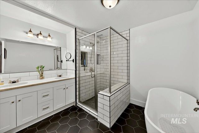 8601 S Cloverdale Rd, Boise, ID 83709