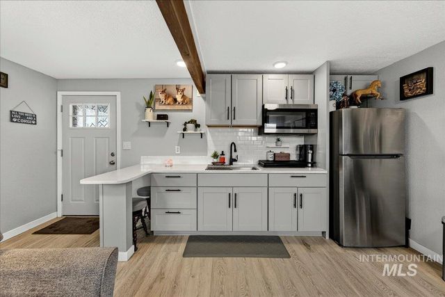 8601 S Cloverdale Rd, Boise, ID 83709