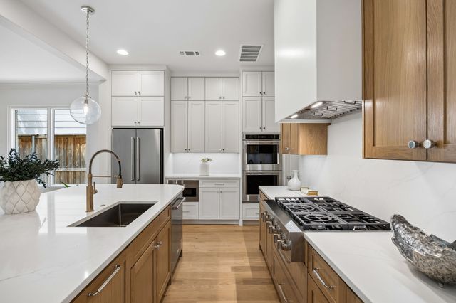 4606 Cowan Avenue, Dallas, TX 75209