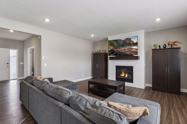 540 Waterford Place, Waconia, MN 55387