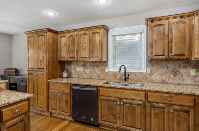 1545 N Oakfair Place, Springfield, MO 65802