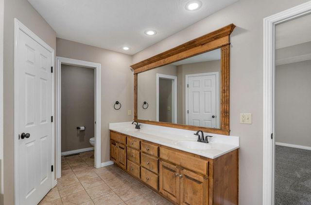 1545 N Oakfair Place, Springfield, MO 65802