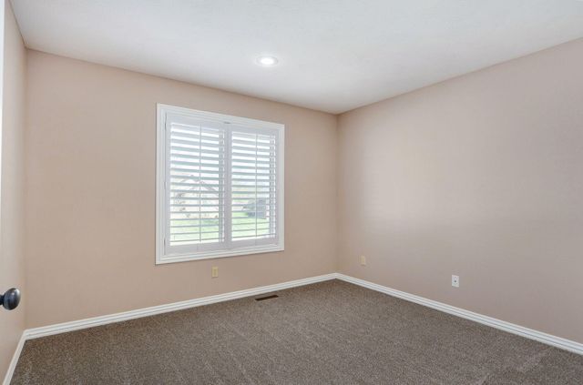 1545 N Oakfair Place, Springfield, MO 65802