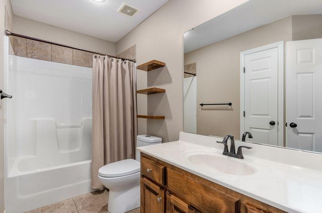 1545 N Oakfair Place, Springfield, MO 65802