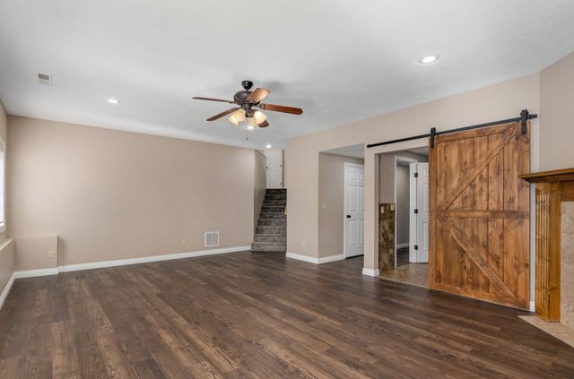 1545 N Oakfair Place, Springfield, MO 65802