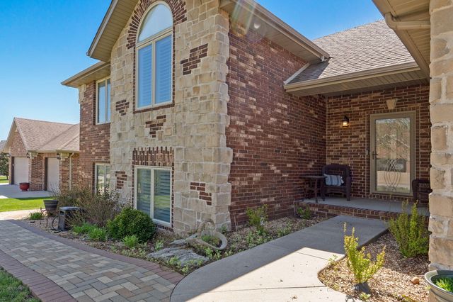 1545 N Oakfair Place, Springfield, MO 65802