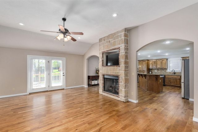 1545 N Oakfair Place, Springfield, MO 65802