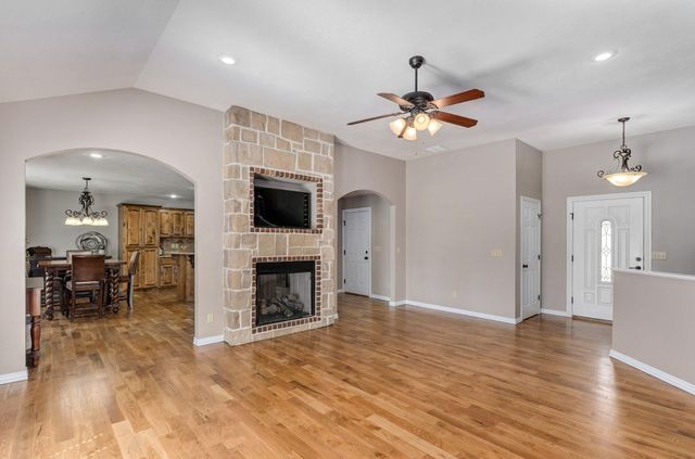 1545 N Oakfair Place, Springfield, MO 65802