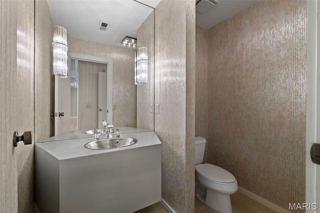 564 Sarah Lane 408, St Louis, MO 63141