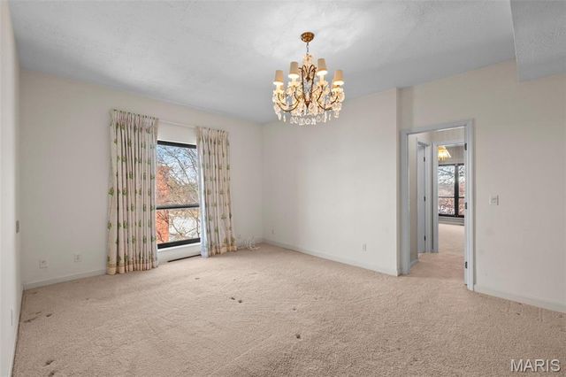 564 Sarah Lane 408, St Louis, MO 63141