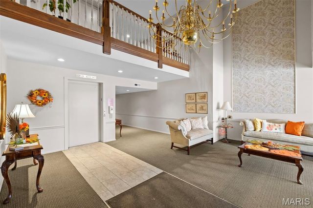 564 Sarah Lane 408, St Louis, MO 63141