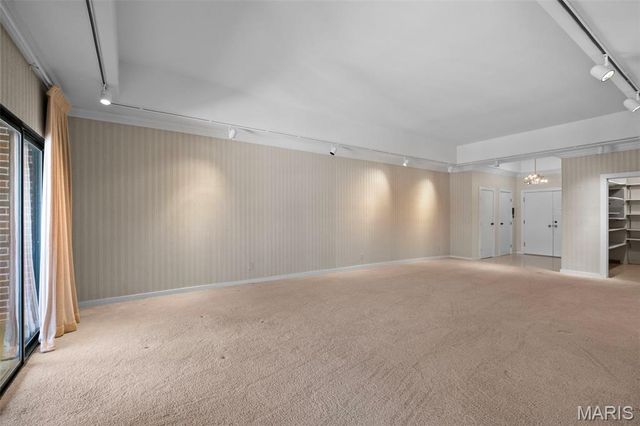 564 Sarah Lane 408, St Louis, MO 63141