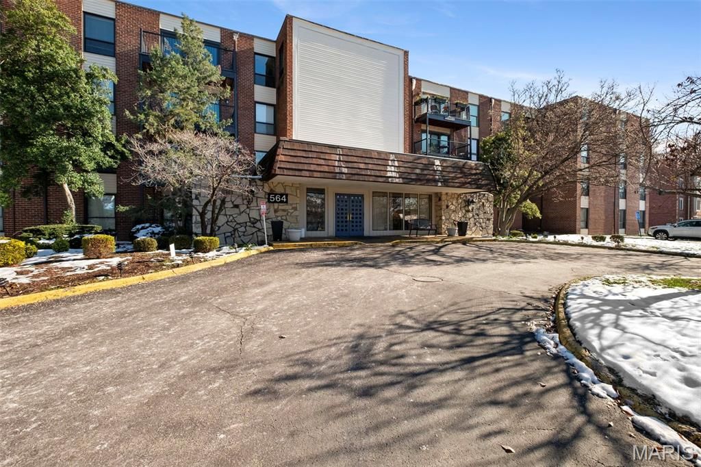 564 Sarah Lane 408, St Louis, MO 63141