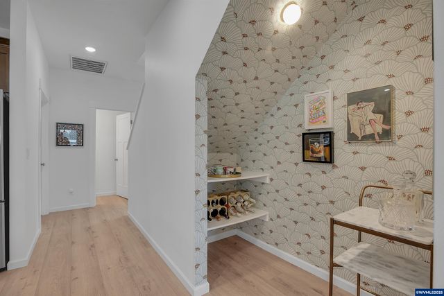 872 Laurel Pl, Silverton, OR 97381