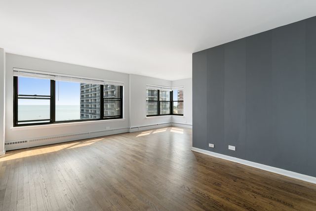 5858 N SHERIDAN Road 702, Chicago, IL 60660