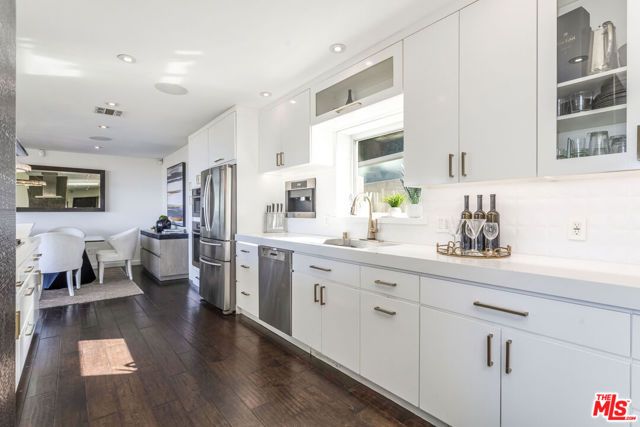 7177 Pacific View Drive, Los Angeles, CA 90068