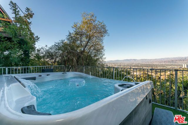7177 Pacific View Drive, Los Angeles, CA 90068