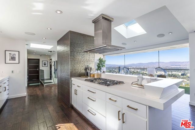 7177 Pacific View Drive, Los Angeles, CA 90068