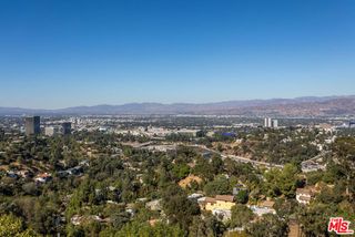 7177 Pacific View Drive, Los Angeles, CA 90068