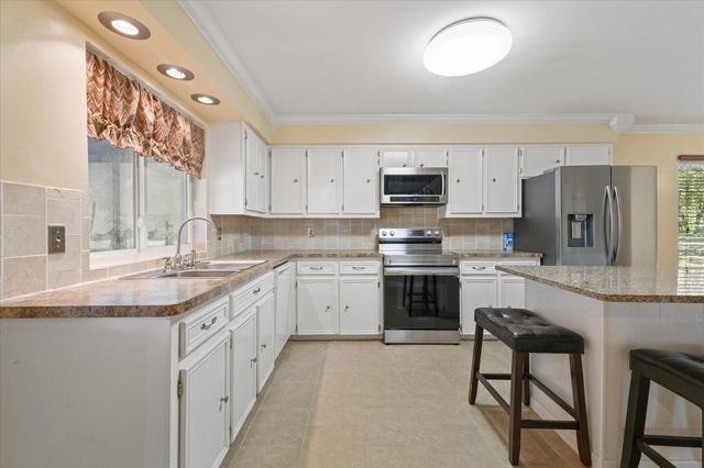 3136 Woodglen Drive, Commerce, TX 75428