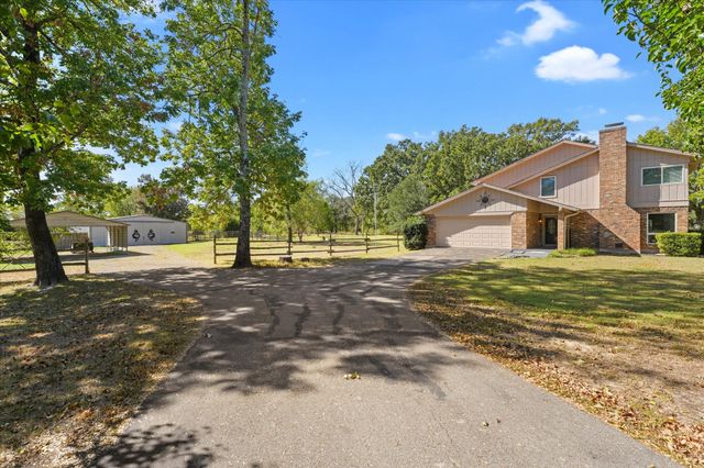 3136 Woodglen Drive, Commerce, TX 75428