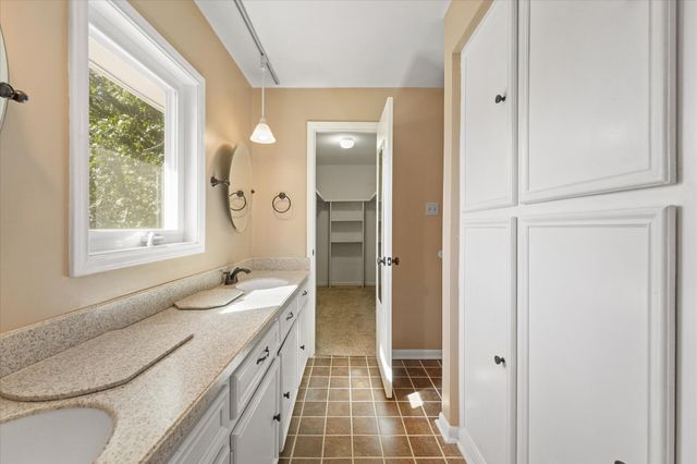 3136 Woodglen Drive, Commerce, TX 75428