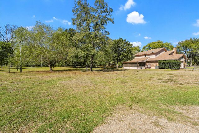 3136 Woodglen Drive, Commerce, TX 75428