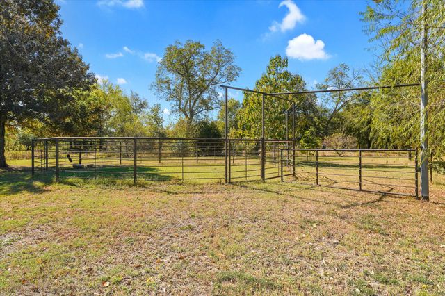 3136 Woodglen Drive, Commerce, TX 75428