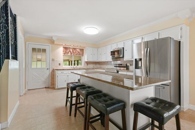 3136 Woodglen Drive, Commerce, TX 75428