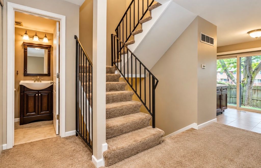 18w178 Buckingham Lane, Villa Park, IL 60181 — photo 3