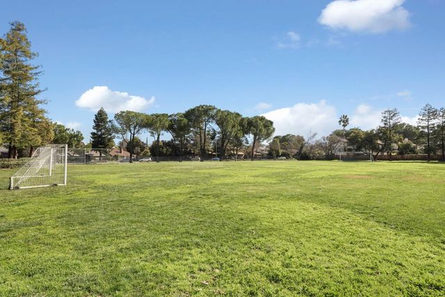 3124 Woods Cir, Davis, CA 95616